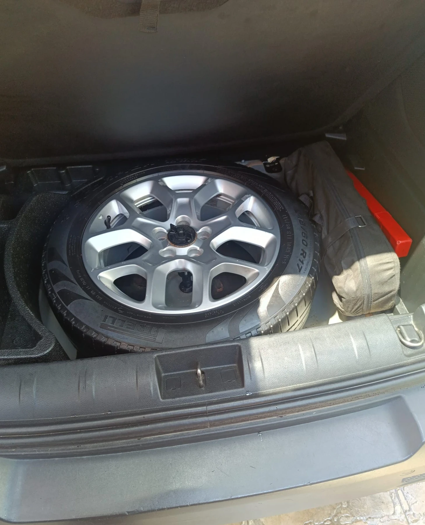 Jeep Renegade, снимка 13 - Автомобили и джипове - 55361200