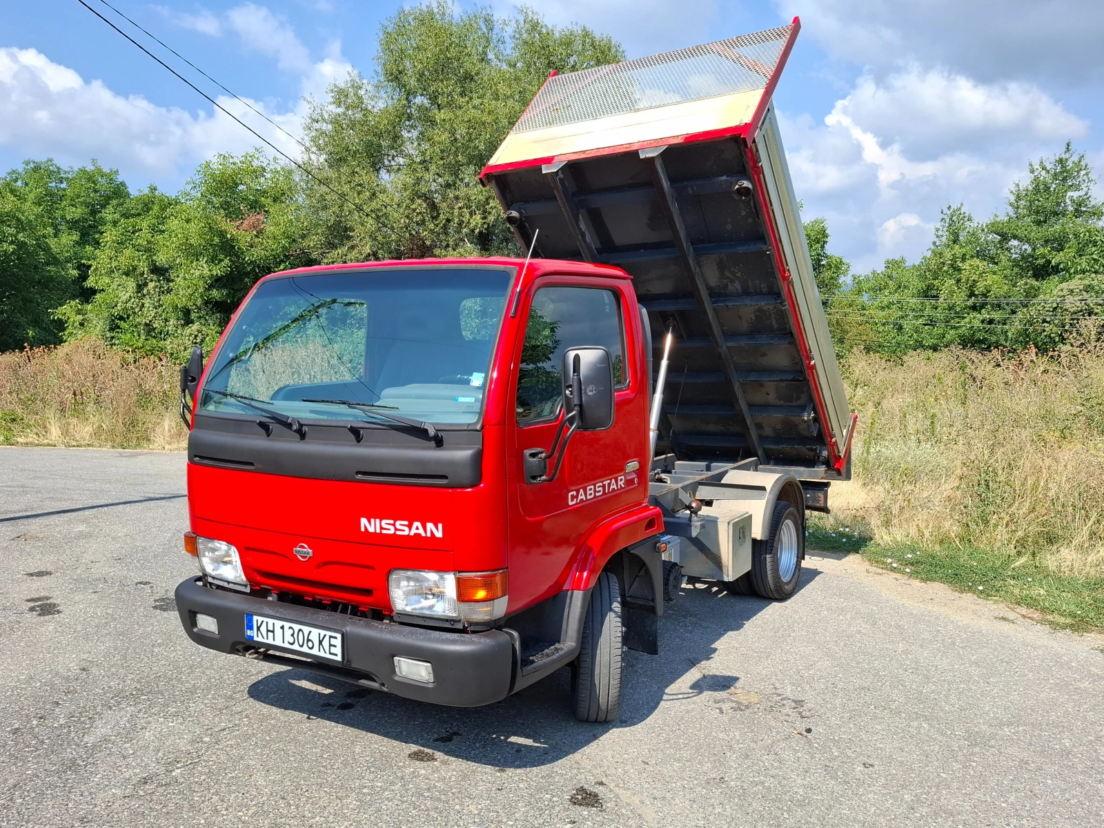 Nissan Capstar Самосвал, снимка 1