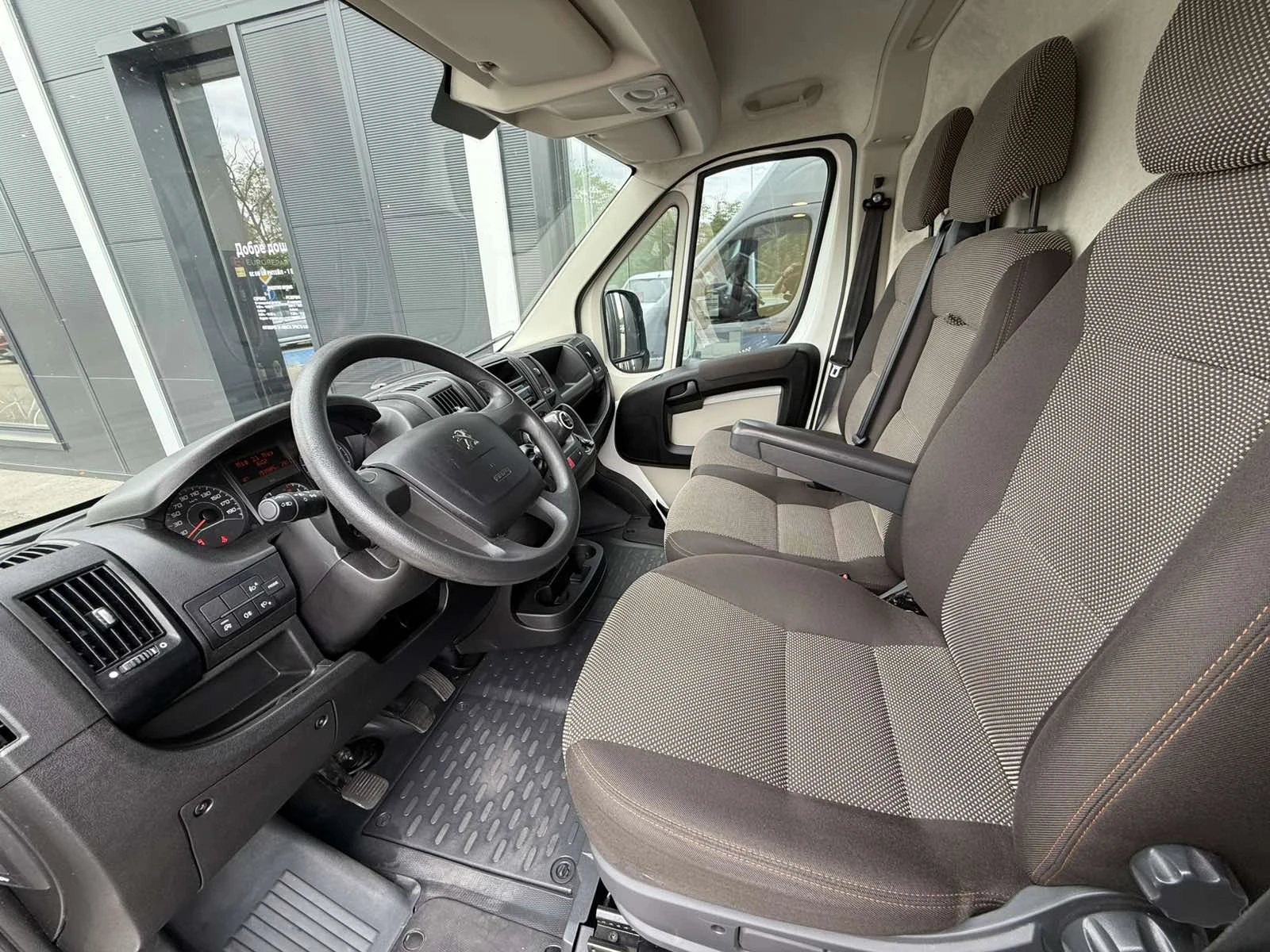 Peugeot Boxer FT 335L3H3 2.2 BlueHDI 140 S&S E6 - изображение 9