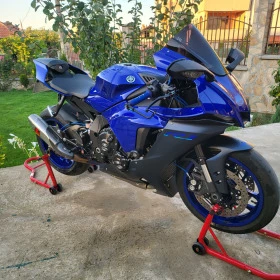     Yamaha YZF-R1  