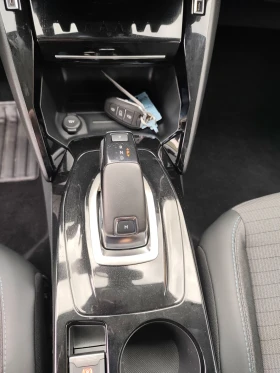 Peugeot 208 1.2 турбо бенз Автоматик, снимка 16