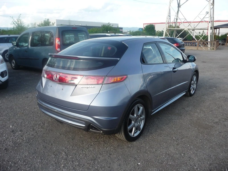 Honda Civic 1.8I-VTEC ПЕРФЕКТНА, снимка 4 - Автомобили и джипове - 45653369