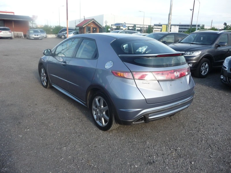 Honda Civic 1.8I-VTEC ПЕРФЕКТНА, снимка 5 - Автомобили и джипове - 45653369