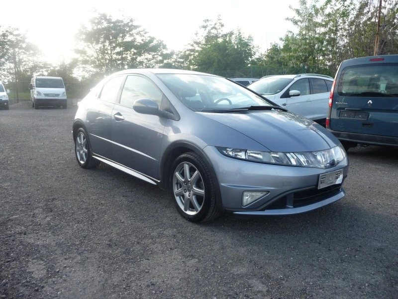 Honda Civic 1.8I-VTEC ПЕРФЕКТНА, снимка 3 - Автомобили и джипове - 45653369