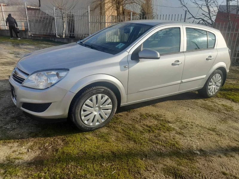 Opel Astra 1.4 бензин, снимка 3 - Автомобили и джипове - 48765008