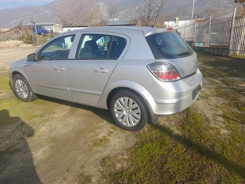 Opel Astra 1.4 бензин, снимка 4 - Автомобили и джипове - 48765008