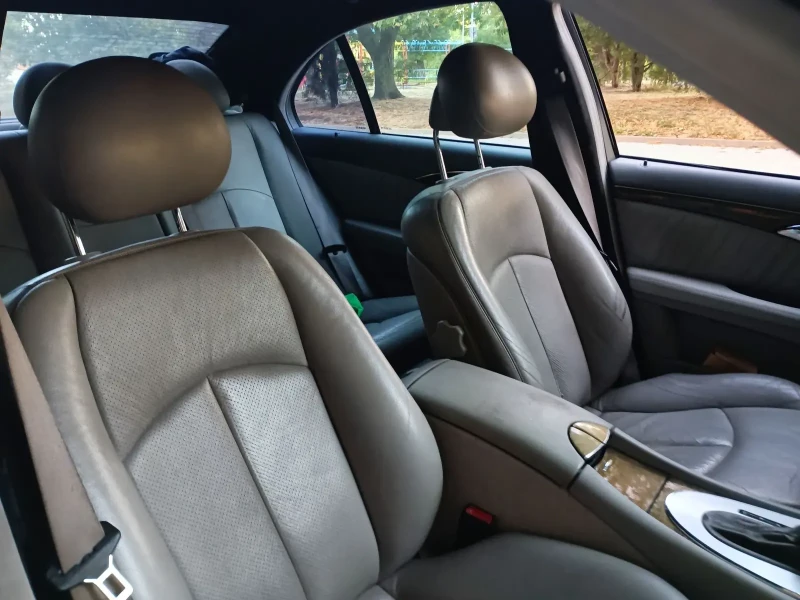 Mercedes-Benz E 270 Седан , снимка 4 - Автомобили и джипове - 52099960