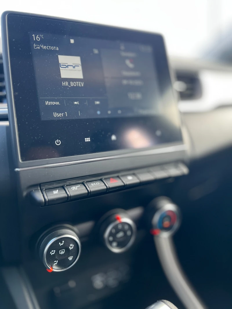 Renault Captur 2020г. 14000км НОВА!, снимка 10 - Автомобили и джипове - 52008177