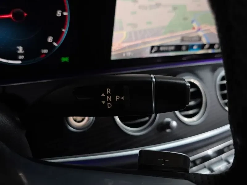 Mercedes-Benz E 220 CDI Avantgarde - САМО 30% АВАНС!, снимка 9 - Автомобили и джипове - 55441746
