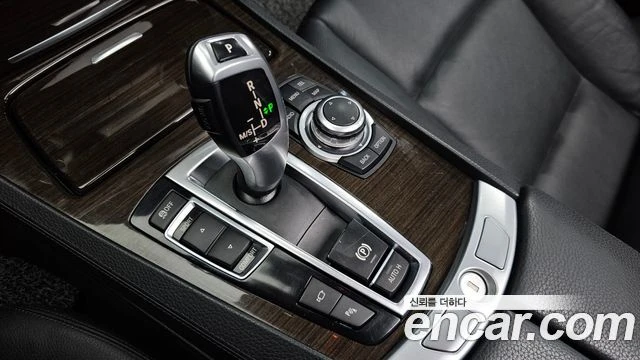 BMW 740, снимка 9 - Автомобили и джипове - 56077758