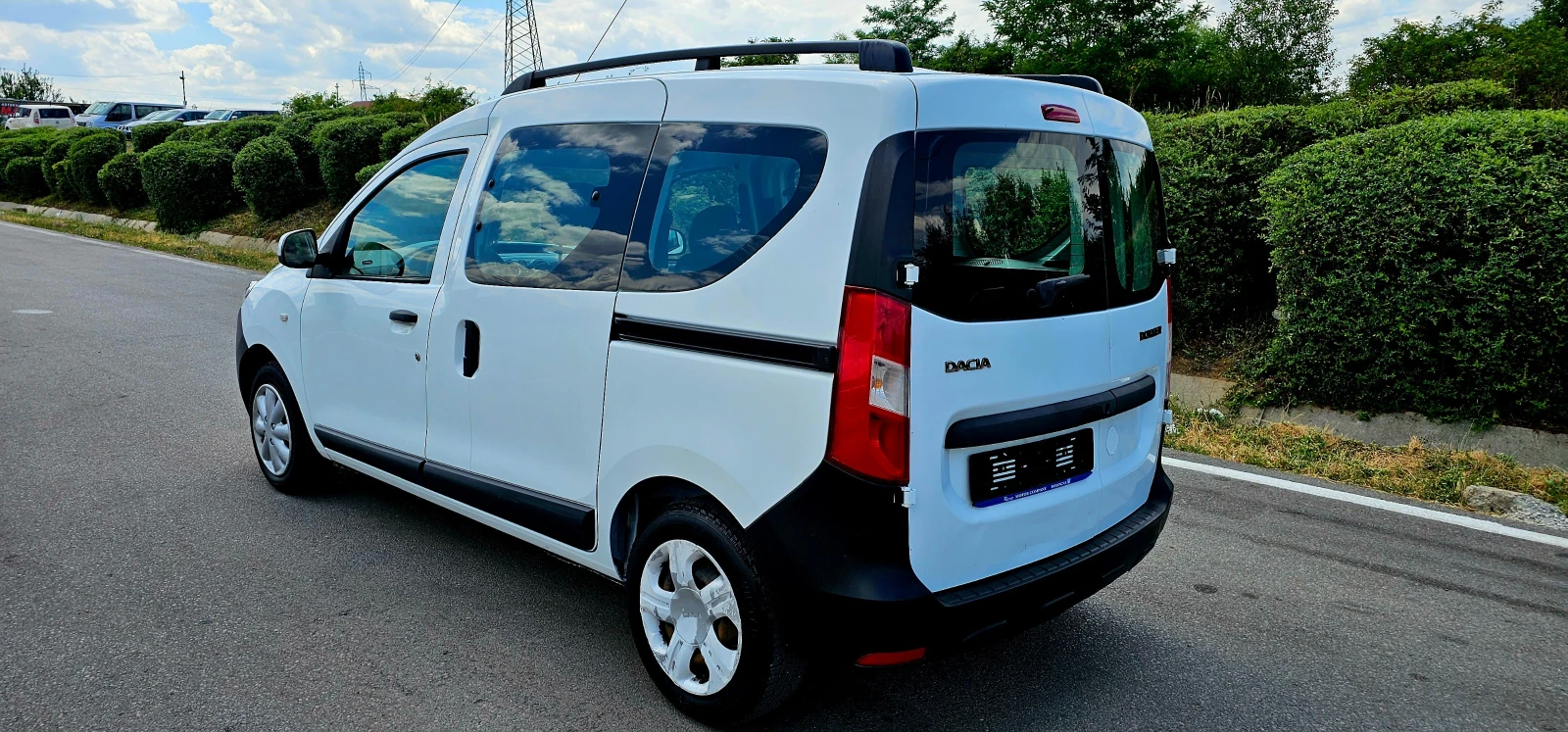 Dacia Dokker  1.6 ГАЗ - изображение 2