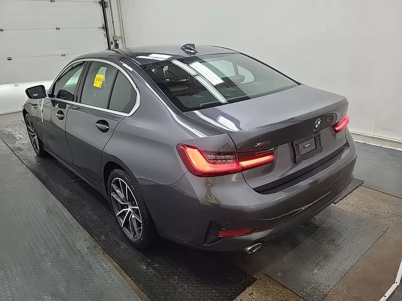 BMW 330 xDrive30i * 29000km! * Без инциденти * CARFAX *  - изображение 6