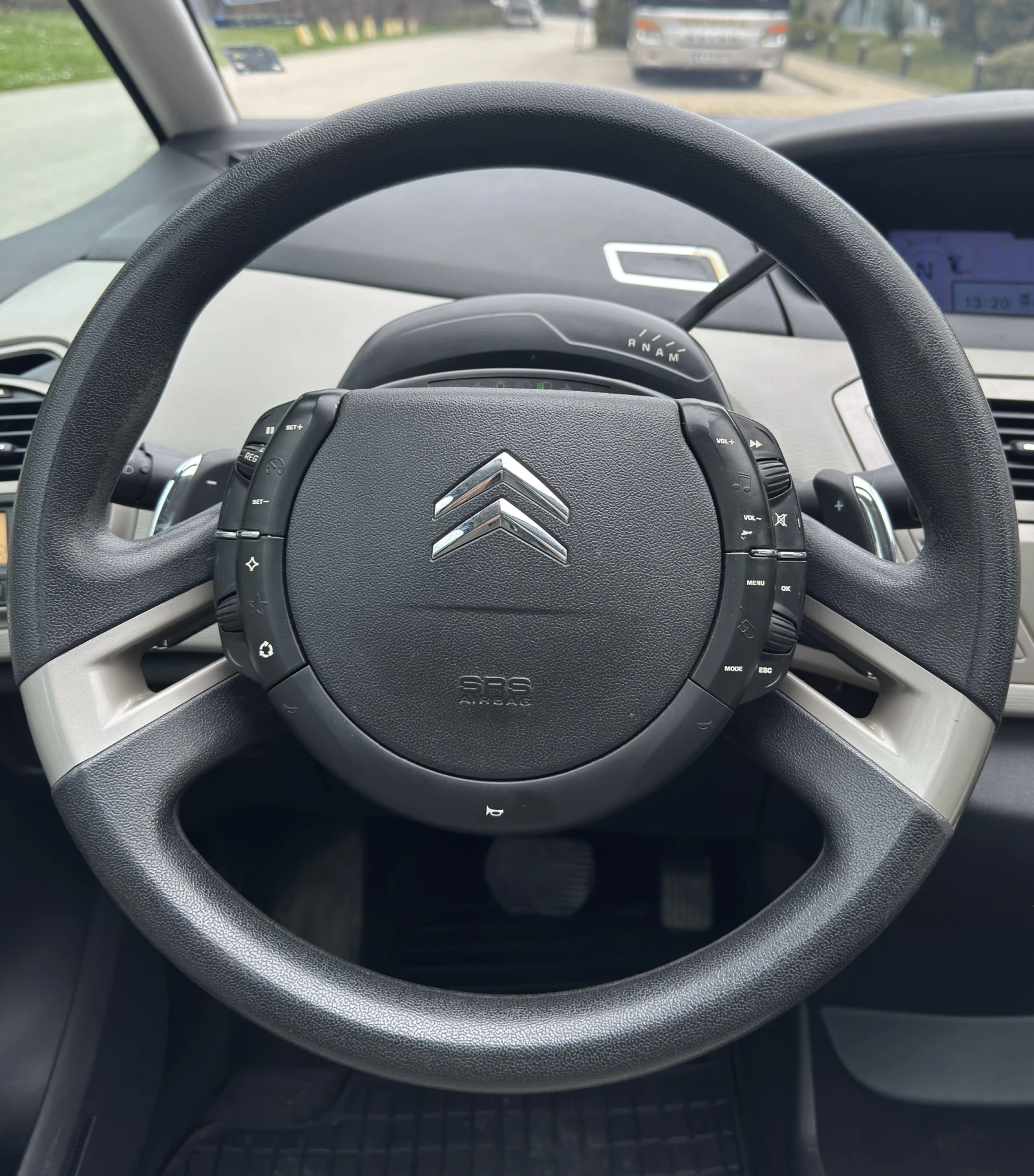 Citroen C4 Picasso 1.6 HDi * Автомат * 7-местен * Панорама * Лизинг, снимка 14 - Автомобили и джипове - 53935349