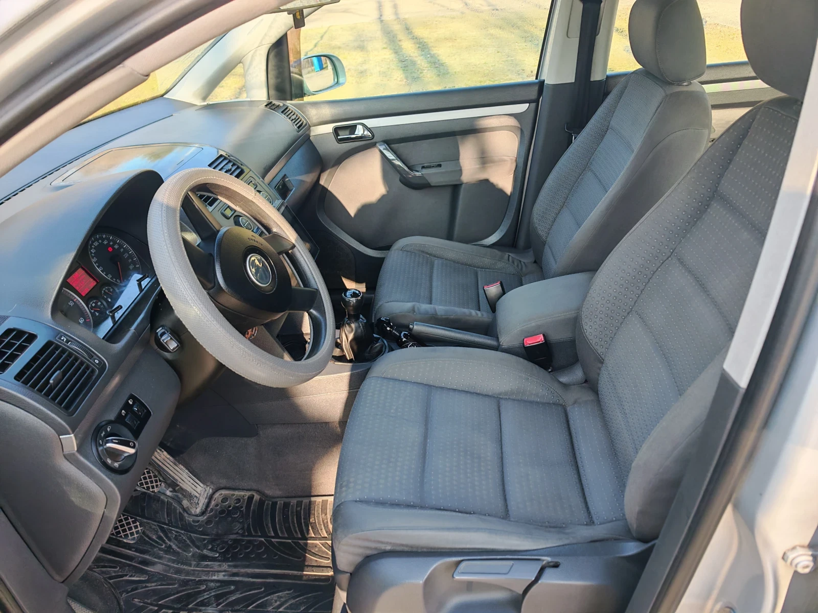 VW Touran TDI, снимка 8 - Автомобили и джипове - 53944957