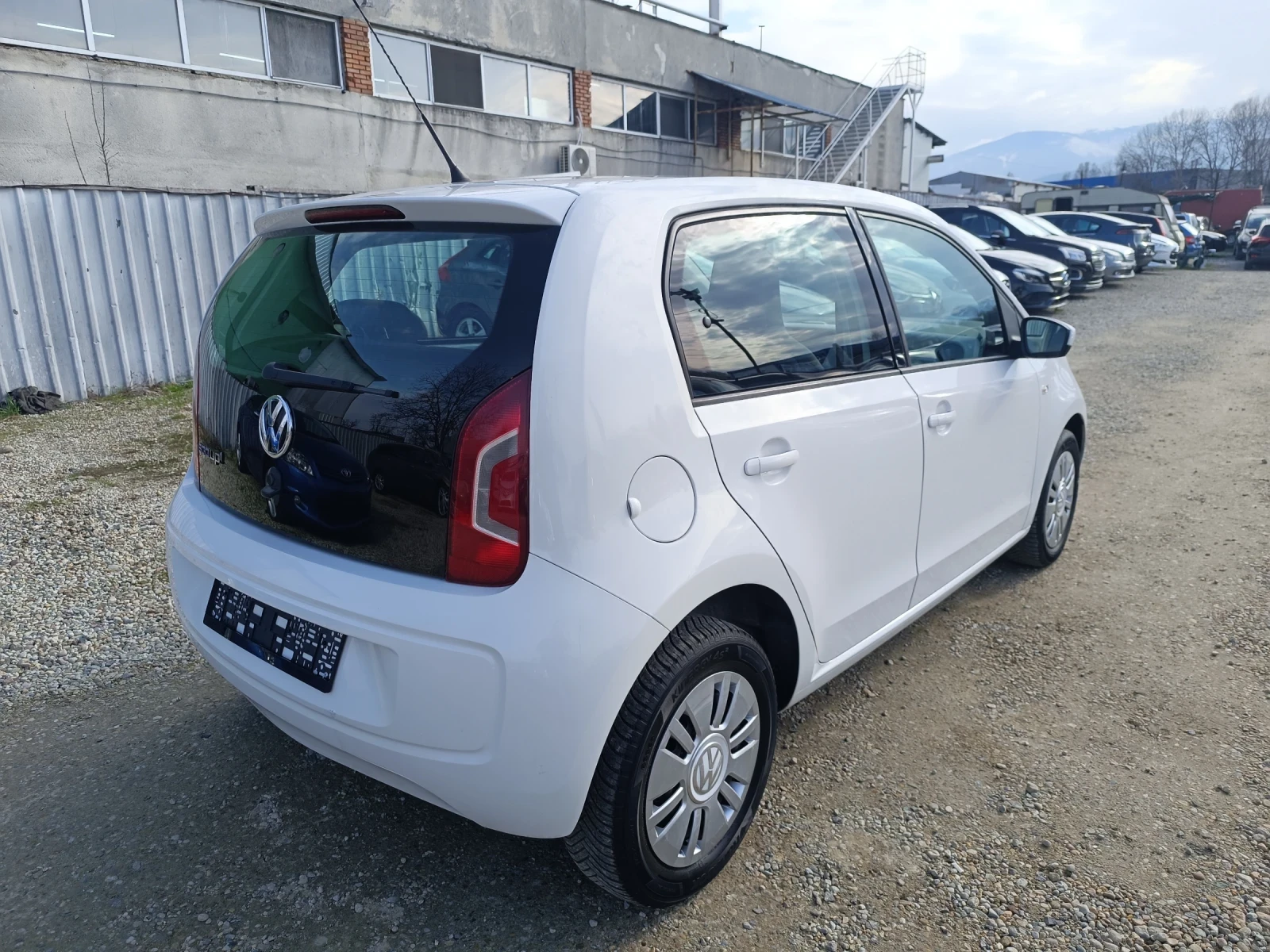 VW Up Фабричен Метан * Шибидах * Климатик * 5 врати, снимка 7 - Автомобили и джипове - 54044940