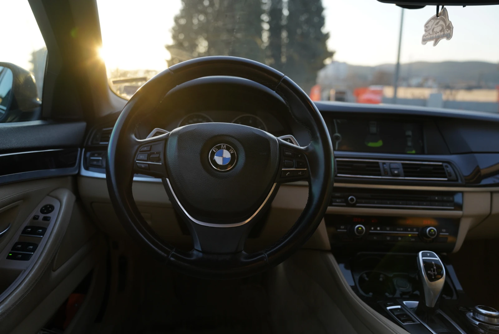 BMW 520 ГОЛЯМА НАВИГАЦИЯ* ПЕРА* КОЖА* BIXENON* ПАРКТРОНИК, снимка 11 - Автомобили и джипове - 54207807