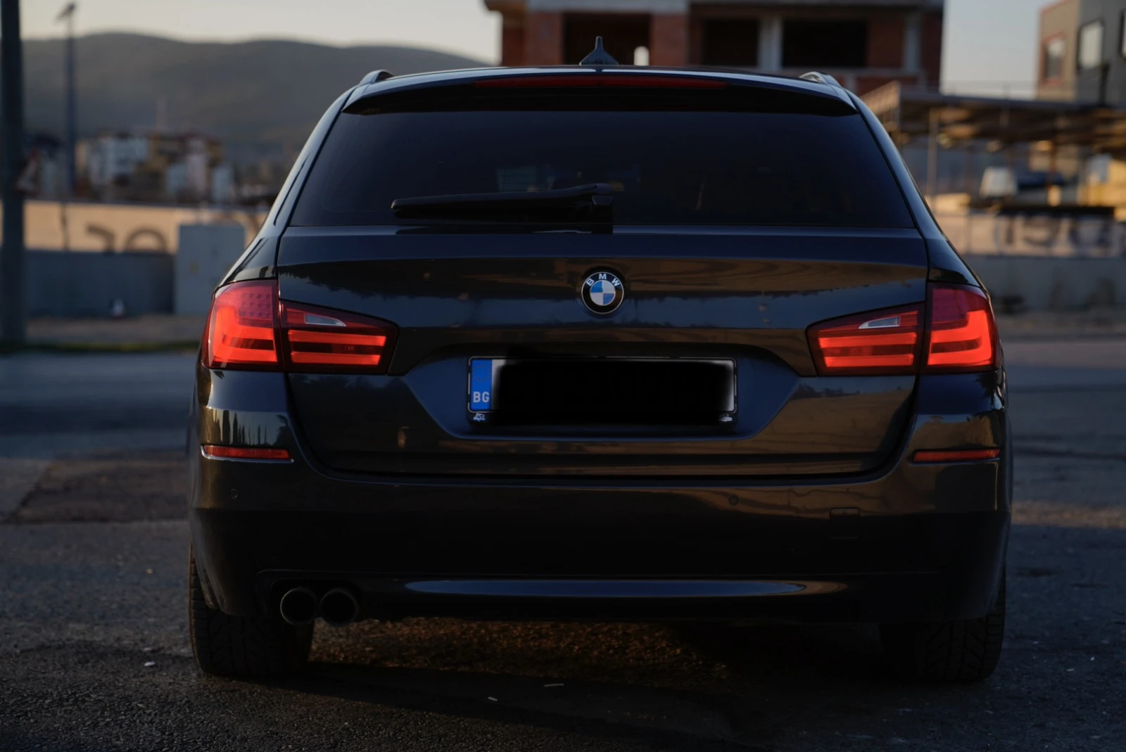 BMW 520 ГОЛЯМА НАВИГАЦИЯ* ПЕРА* КОЖА* BIXENON* ПАРКТРОНИК, снимка 3 - Автомобили и джипове - 54207807