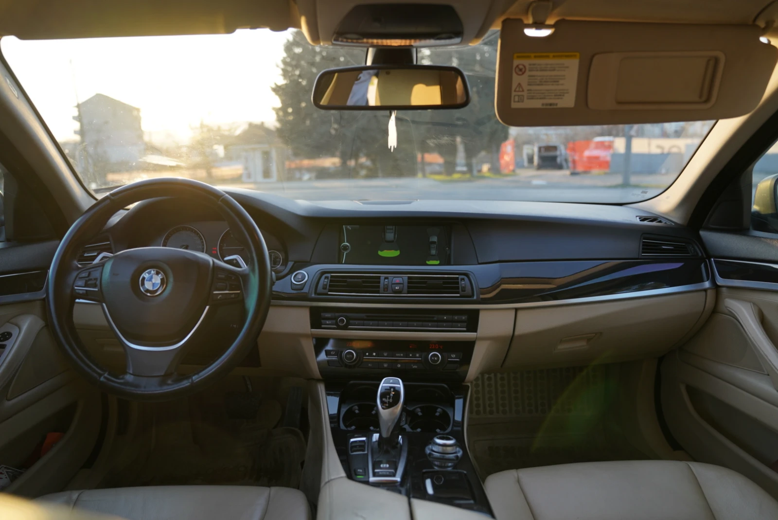 BMW 520 ГОЛЯМА НАВИГАЦИЯ* ПЕРА* КОЖА* BIXENON* ПАРКТРОНИК, снимка 9 - Автомобили и джипове - 54207807