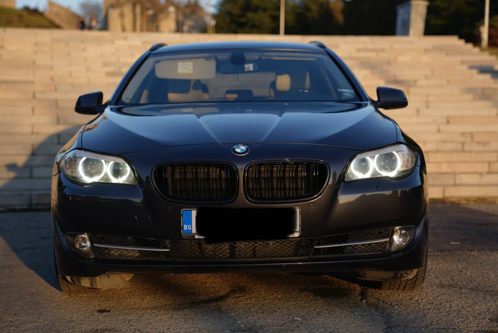 BMW 520 ГОЛЯМА НАВИГАЦИЯ* ПЕРА* КОЖА* BIXENON* ПАРКТРОНИК, снимка 2 - Автомобили и джипове - 54207807