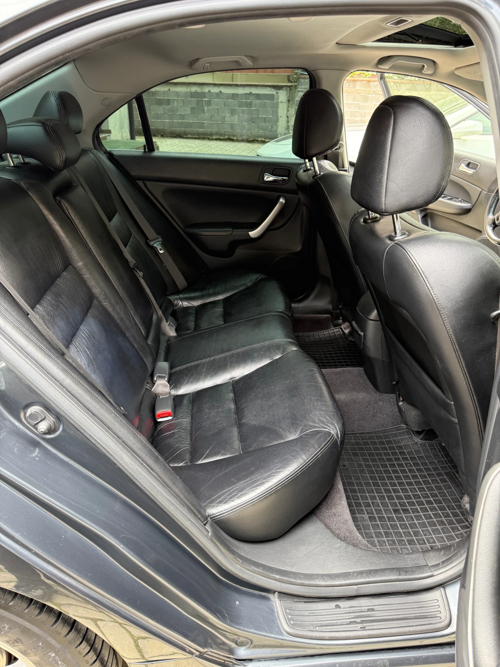 Honda Accord 2.4 i-VTEC Executive, снимка 12 - Автомобили и джипове - 54358910