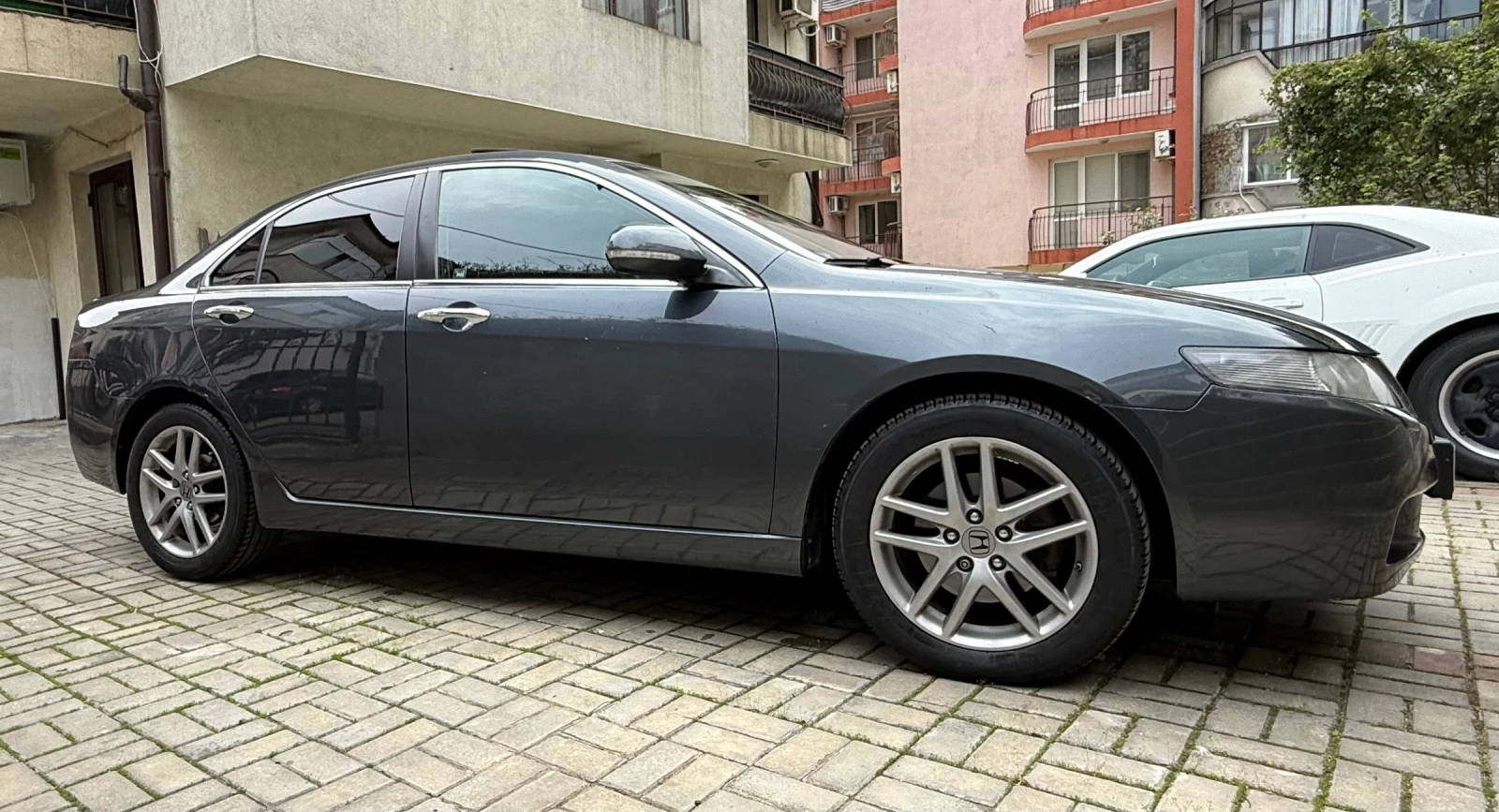 Honda Accord 2.4 i-VTEC Executive, снимка 7 - Автомобили и джипове - 54358910