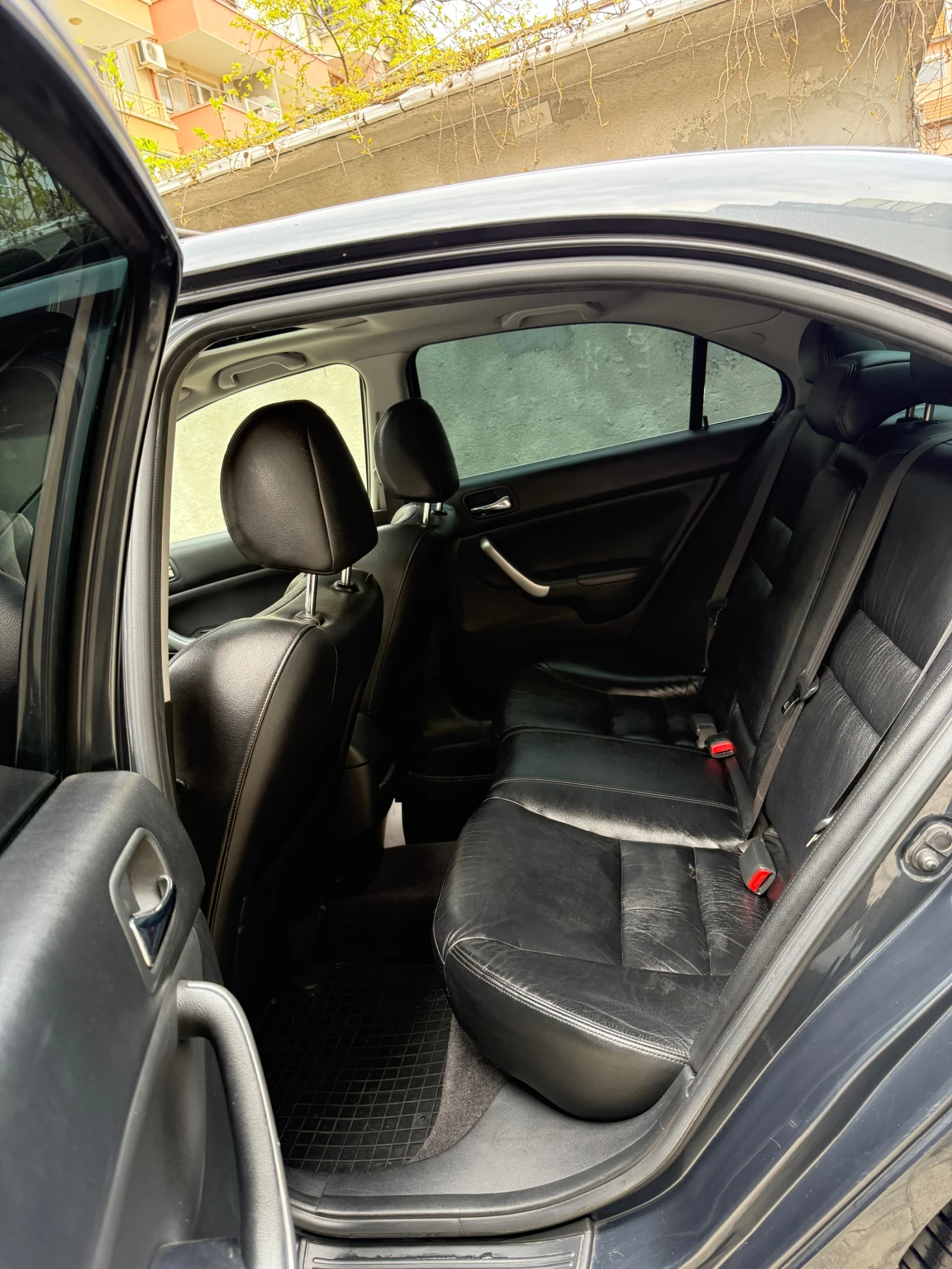 Honda Accord 2.4 i-VTEC Executive, снимка 11 - Автомобили и джипове - 54358910