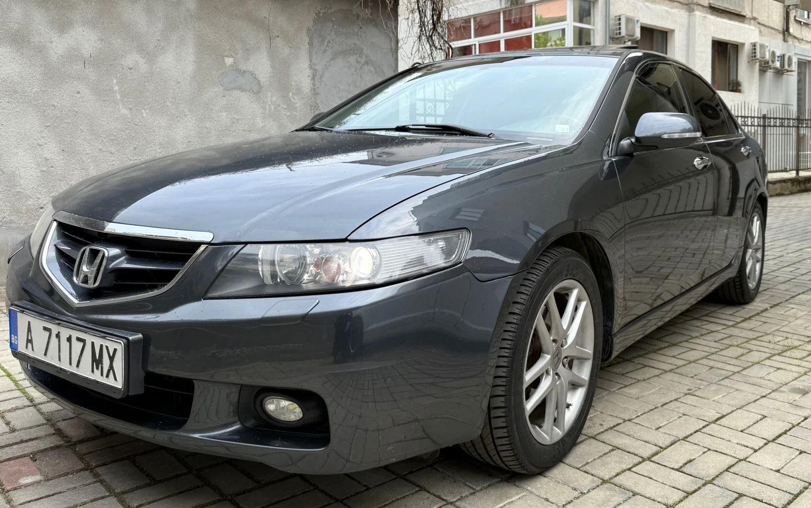 Honda Accord 2.4 i-VTEC Executive, снимка 2 - Автомобили и джипове - 54358910
