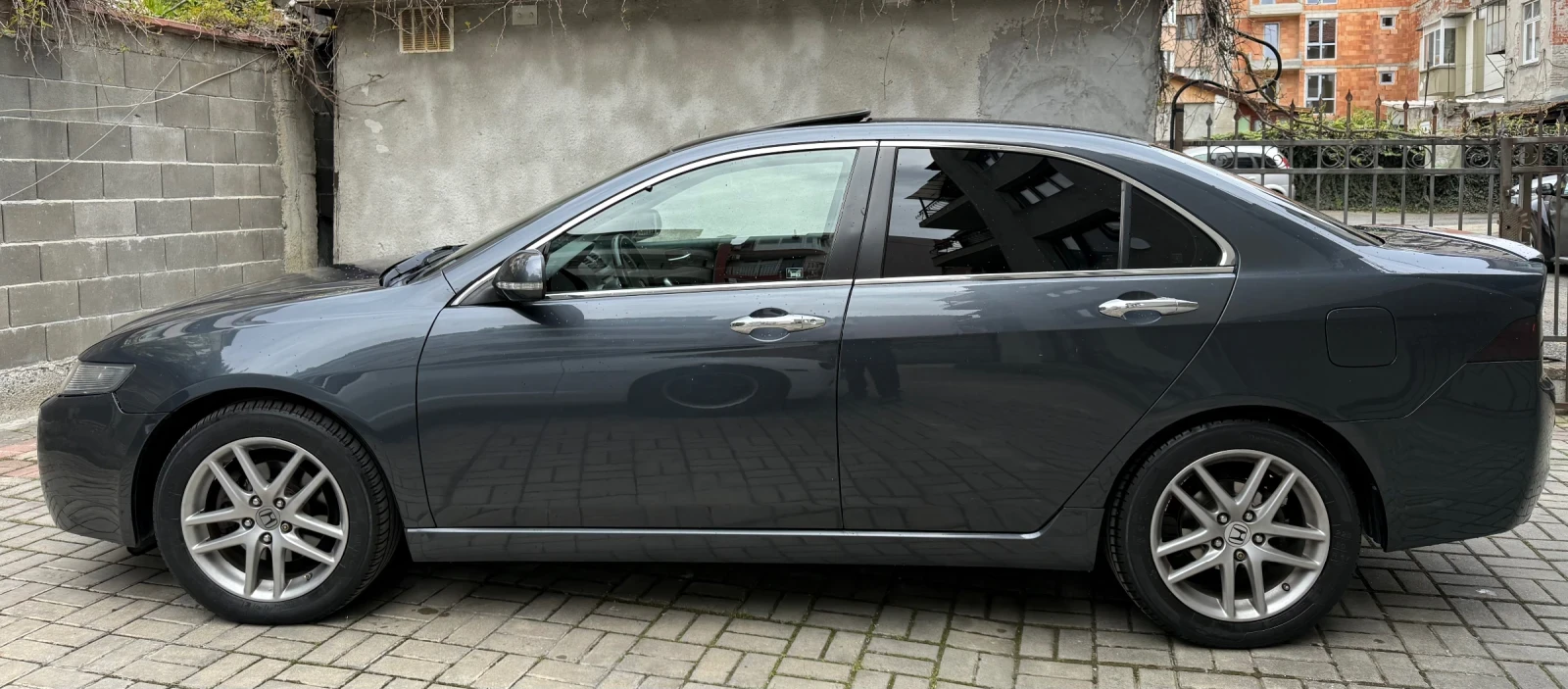 Honda Accord 2.4 i-VTEC Executive, снимка 3 - Автомобили и джипове - 54358910