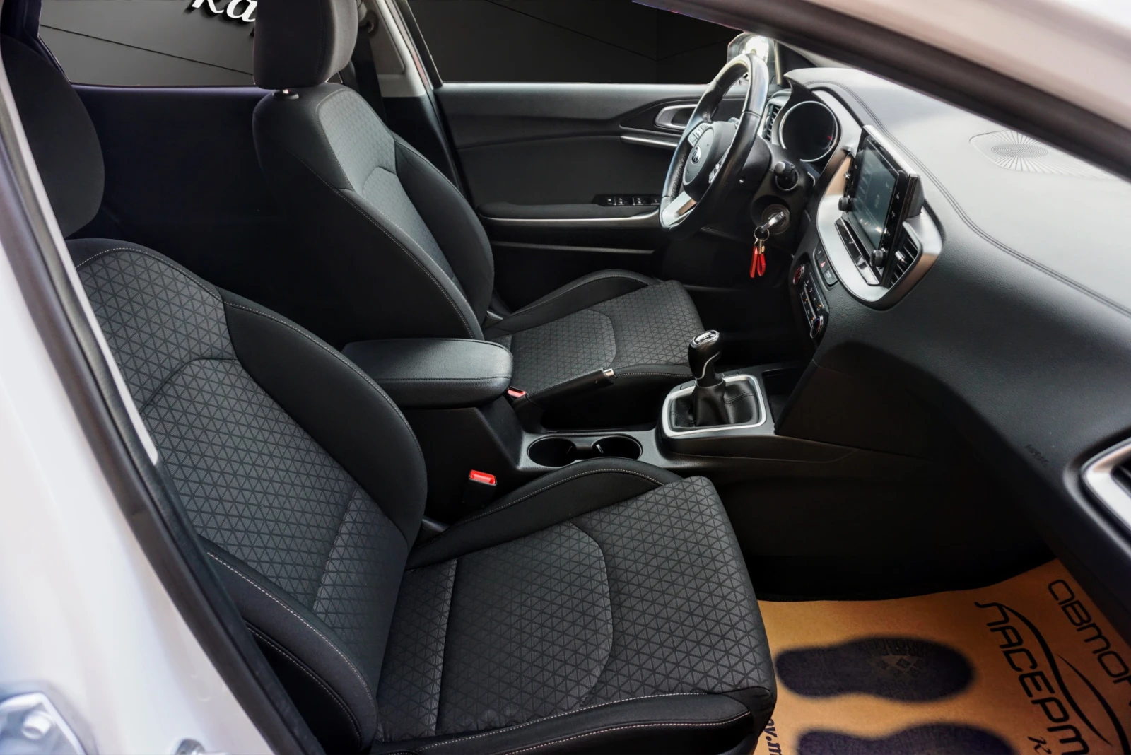 Kia XCeed 1.0T-GDI URBAN, снимка 14 - Автомобили и джипове - 54463342