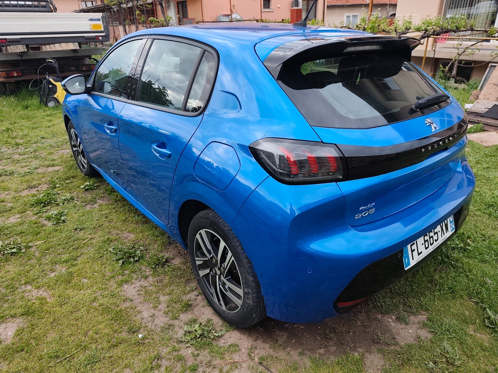 Peugeot 208 1.2 турбо бенз Автоматик, снимка 9 - Автомобили и джипове - 54495363