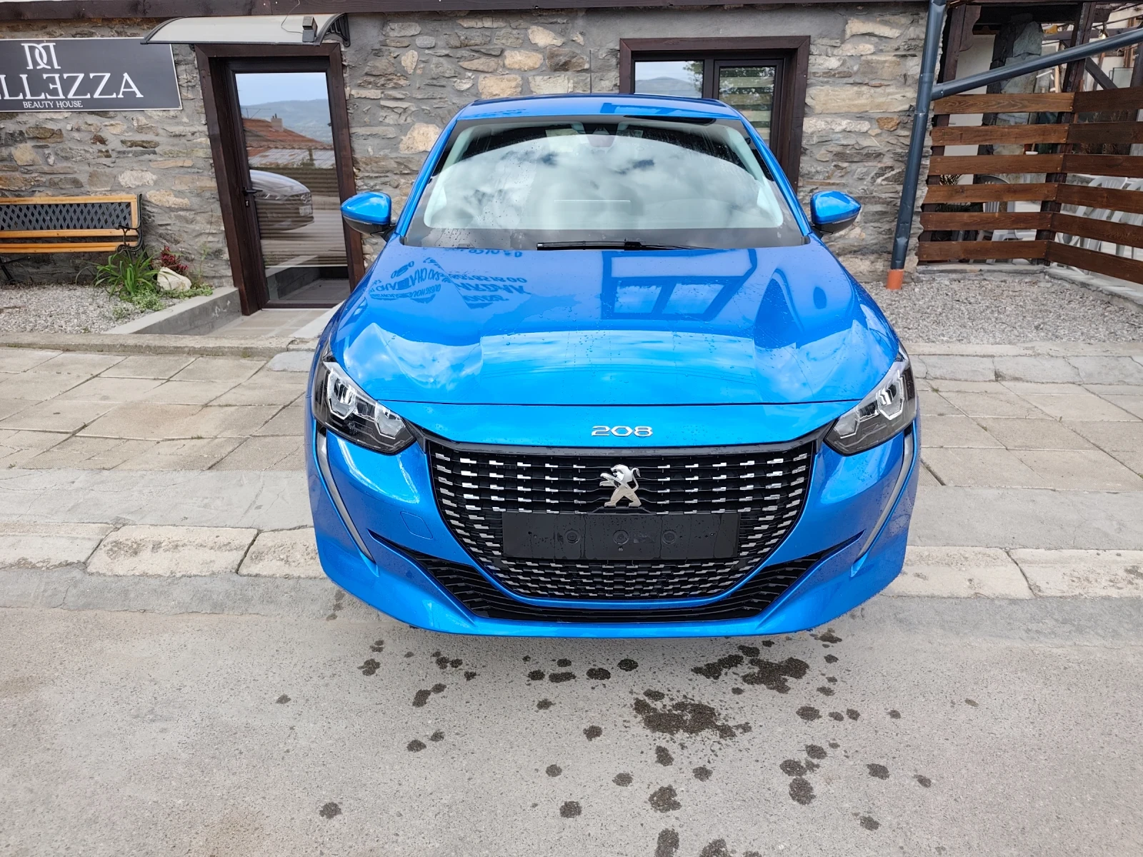 Peugeot 208 1.2 турбо бенз Автоматик
