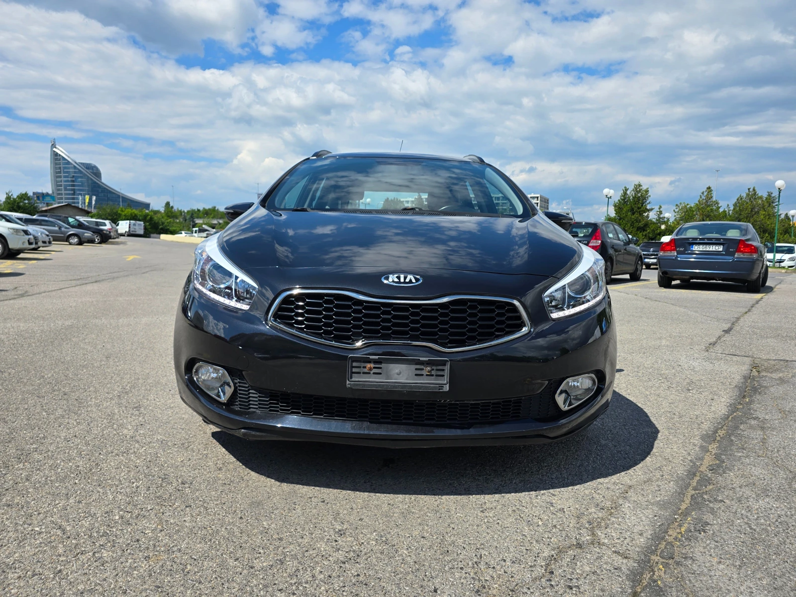 Kia Ceed 1.6 Швейцария, снимка 2 - Автомобили и джипове - 54658205