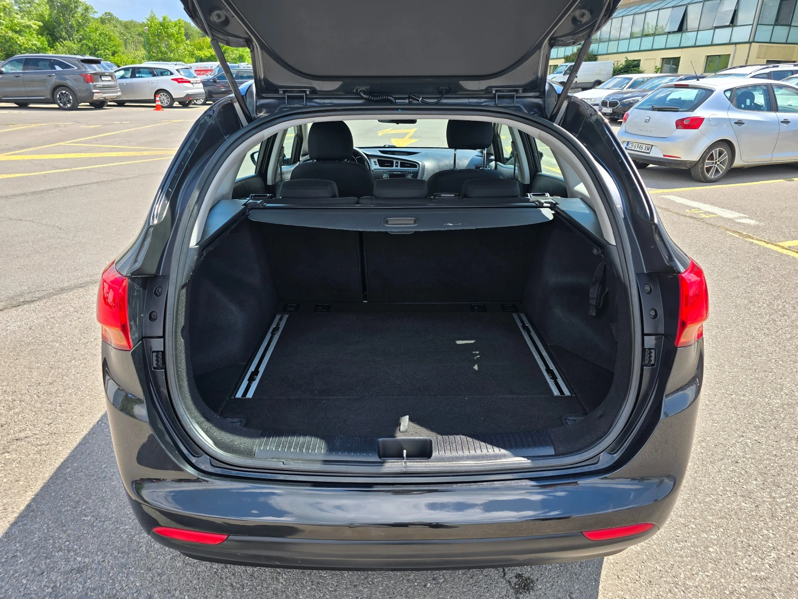 Kia Ceed 1.6 Швейцария, снимка 17 - Автомобили и джипове - 54658205