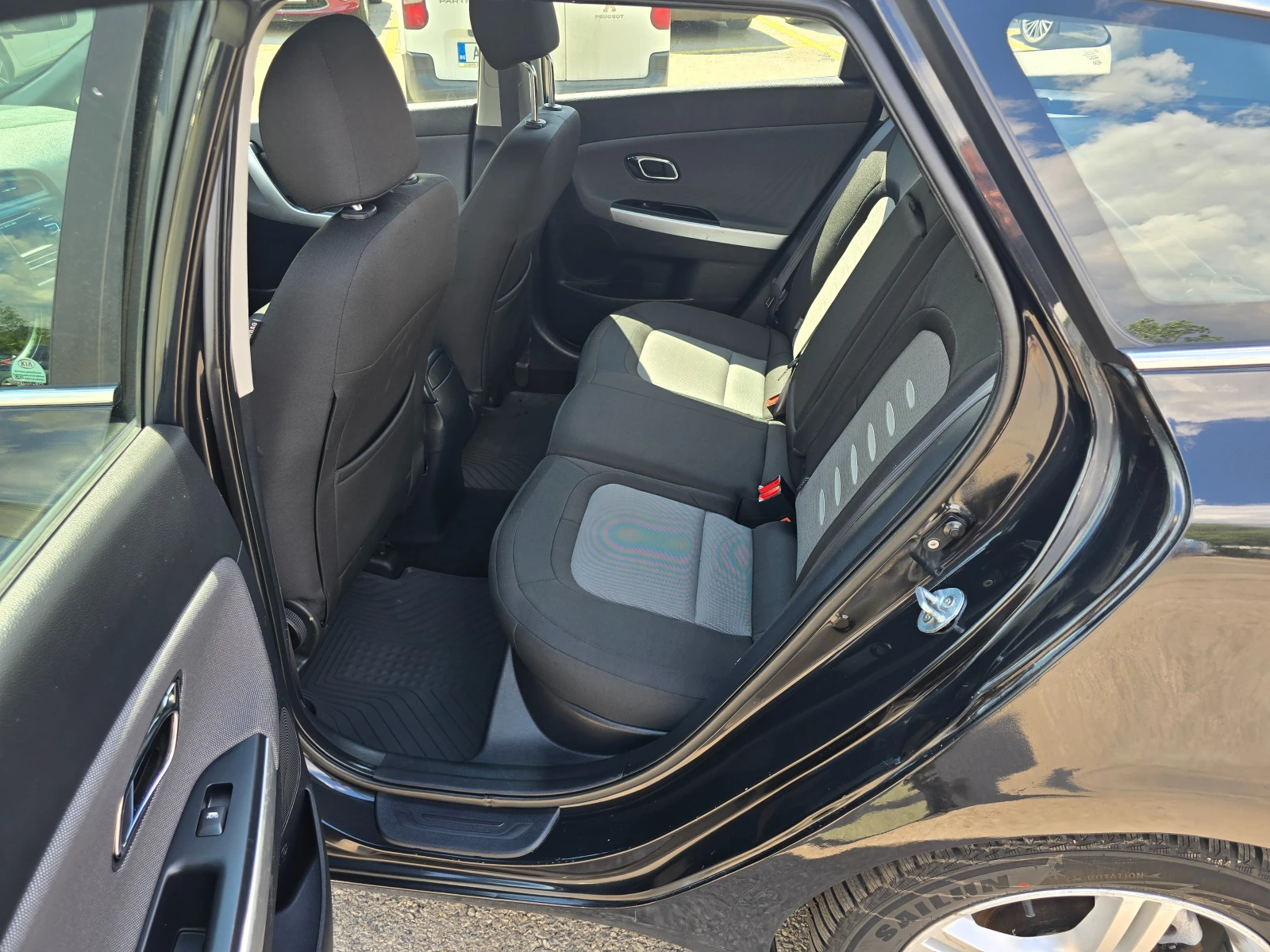 Kia Ceed 1.6 Швейцария, снимка 10 - Автомобили и джипове - 54658205