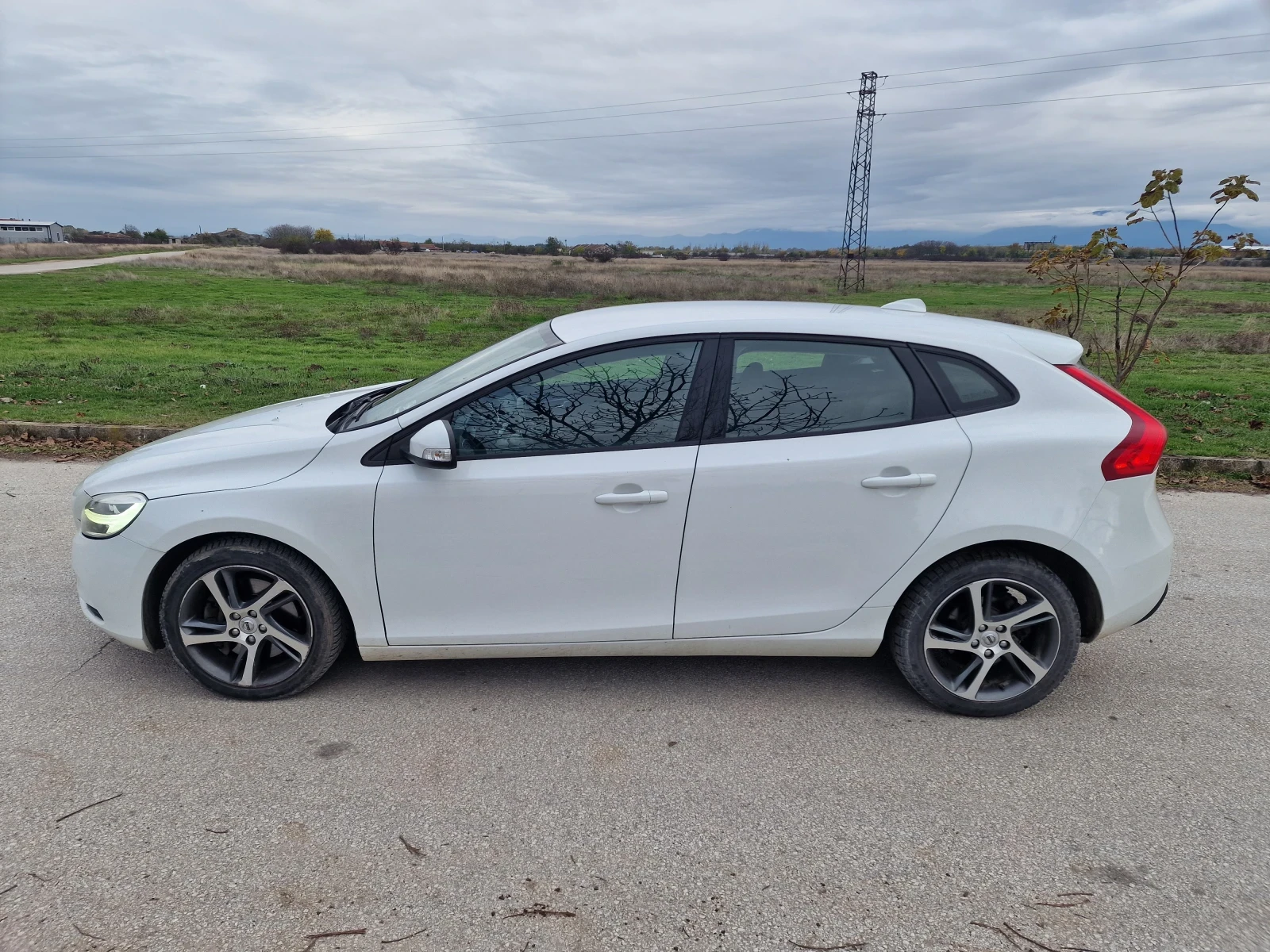 Volvo V40 2.0 automat , снимка 3 - Автомобили и джипове - 54708263
