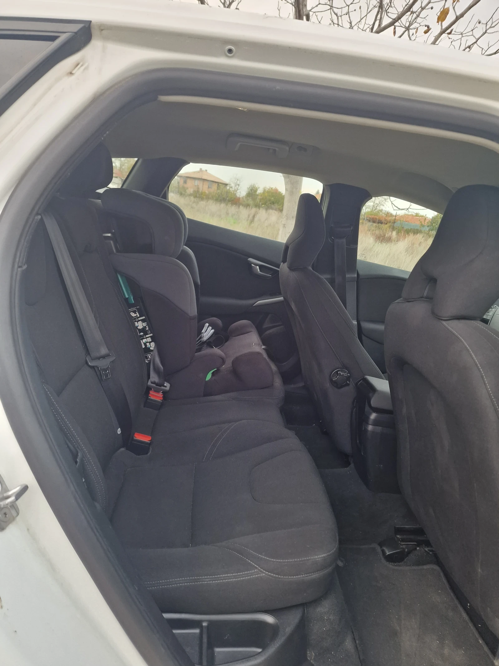 Volvo V40 2.0 automat , снимка 9 - Автомобили и джипове - 54708263