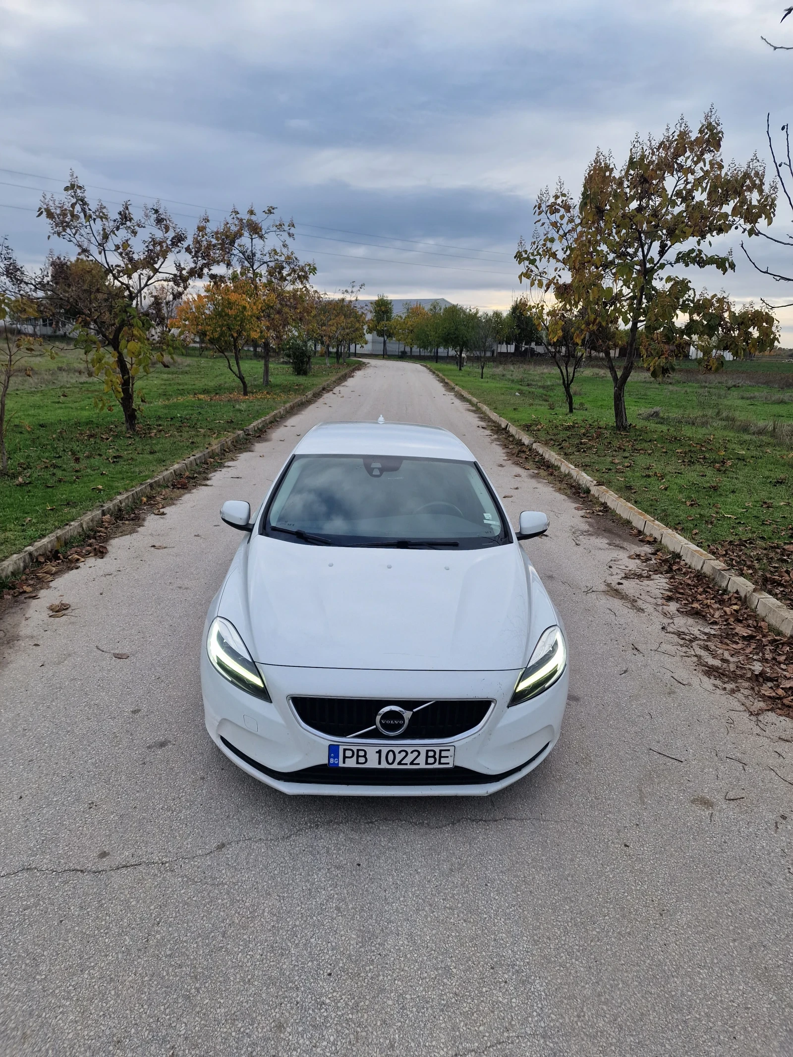 Volvo V40 2.0 automat , снимка 6 - Автомобили и джипове - 54708263