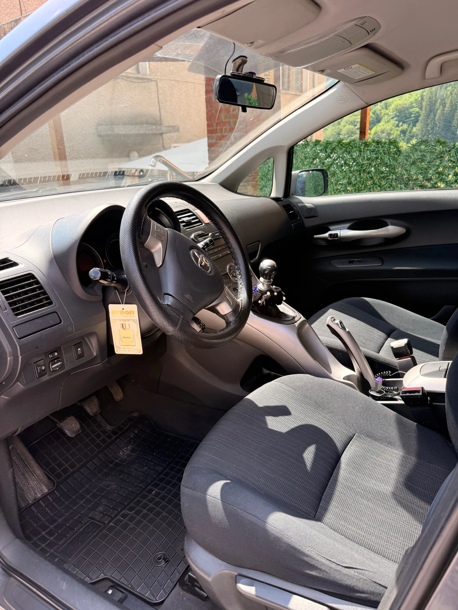 Toyota Auris, снимка 3 - Автомобили и джипове - 54810455