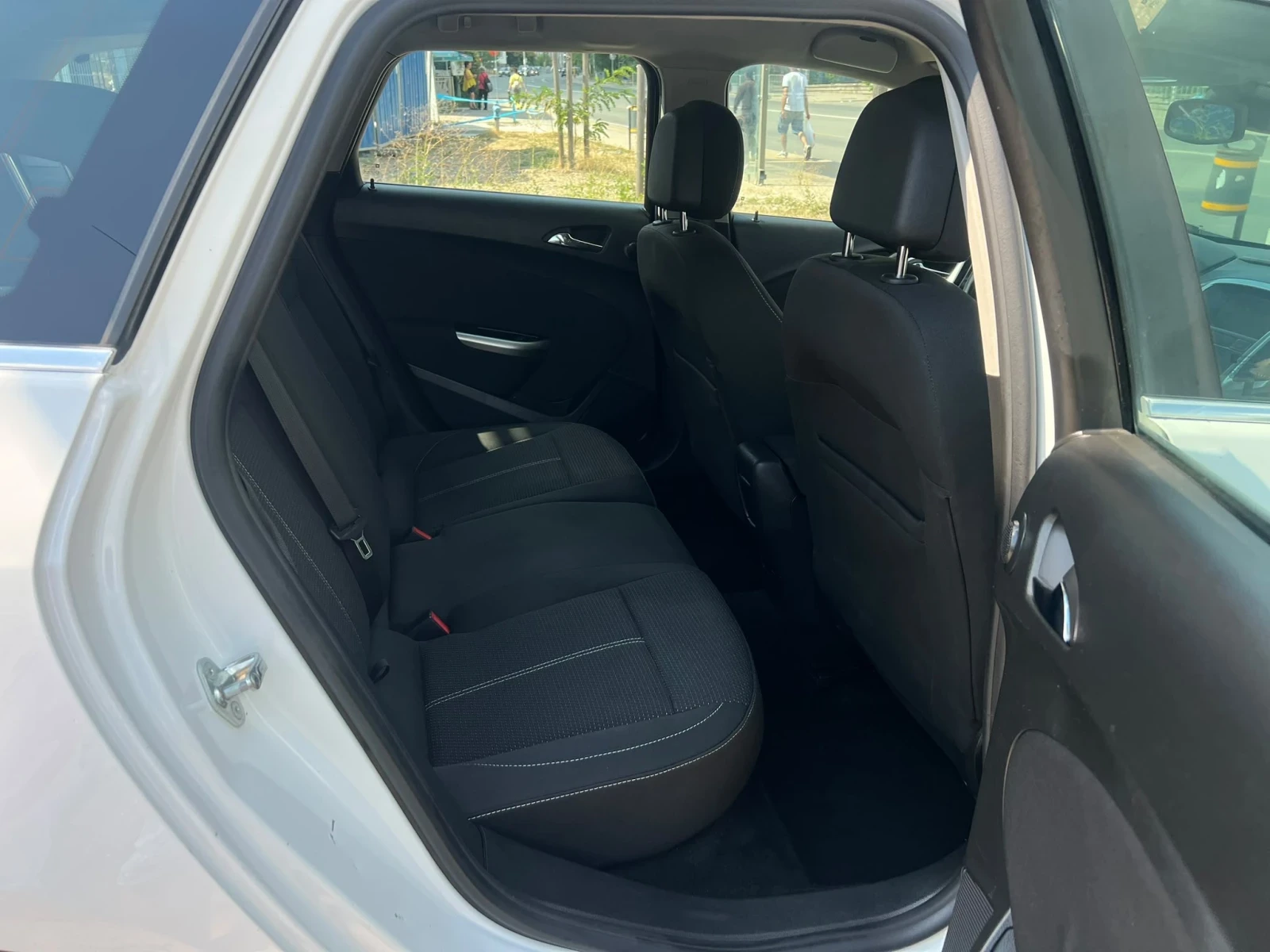 Opel Astra 1.6i, снимка 12 - Автомобили и джипове - 55577258