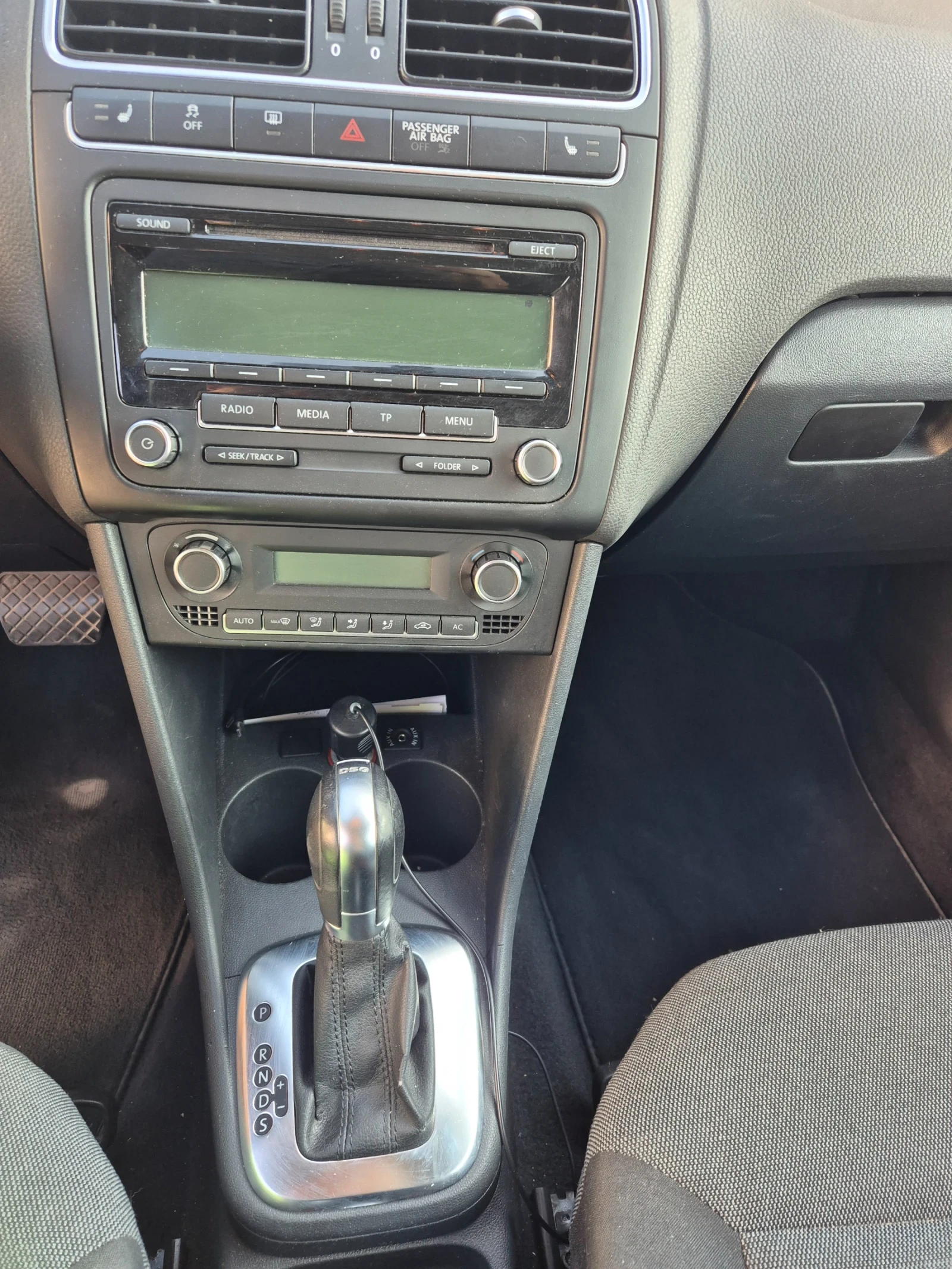 VW Polo 1.4 MPI, автоматик , снимка 9 - Автомобили и джипове - 55780582