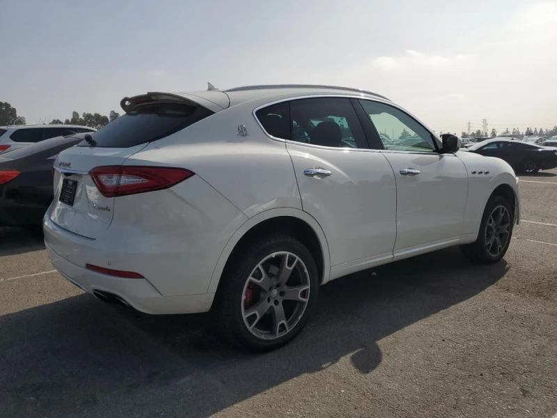 Maserati Levante Sport* 360* Distronic* Pano* Keyless* , снимка 3 - Автомобили и джипове - 52836647