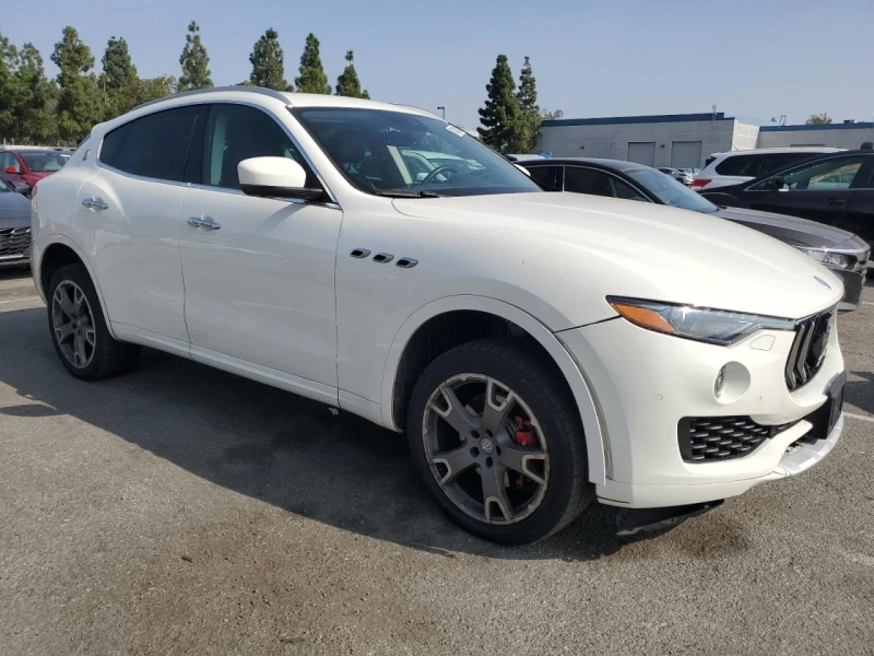 Maserati Levante Sport* 360* Distronic* Pano* Keyless* , снимка 4 - Автомобили и джипове - 52836647