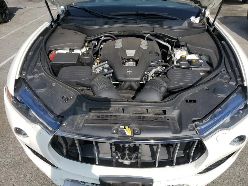 Maserati Levante Sport* 360* Distronic* Pano* Keyless* , снимка 12 - Автомобили и джипове - 52836647