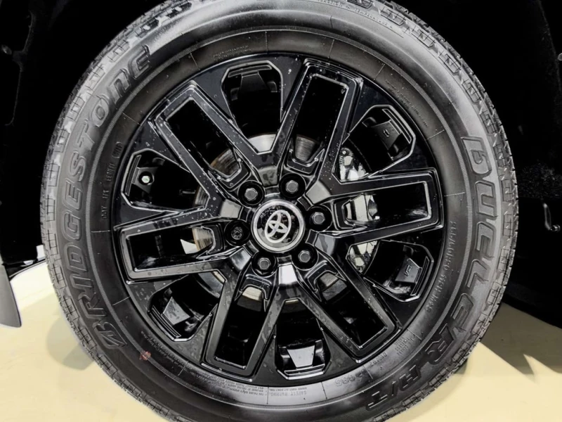 Toyota Sequoia Limited NightShade 85 Series  CARFAX, снимка 5 - Автомобили и джипове - 53351130