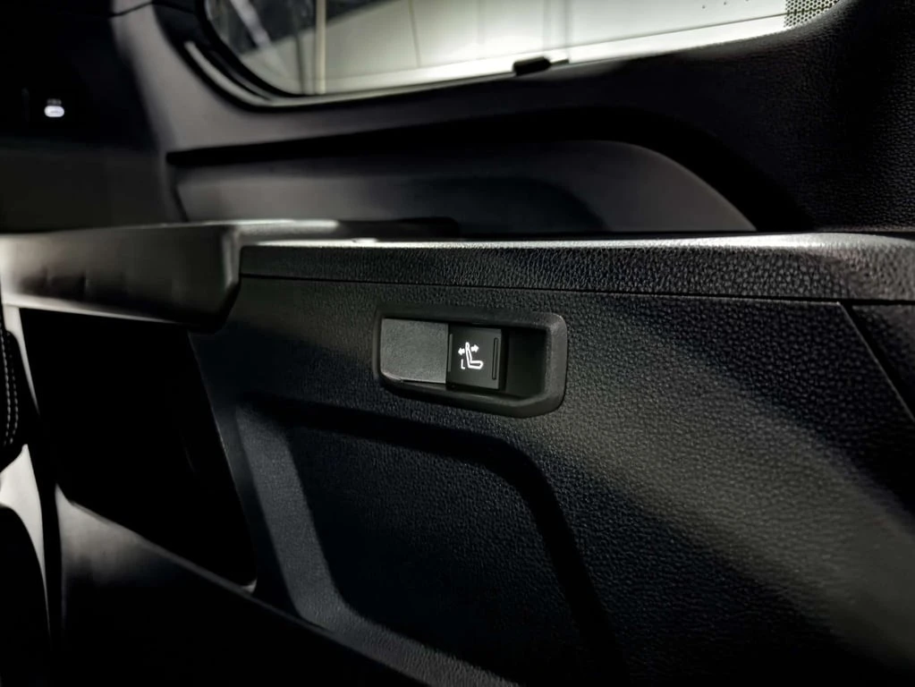 Toyota Sequoia Limited NightShade 85 Series  CARFAX | Mobile.bg � ����������� 12