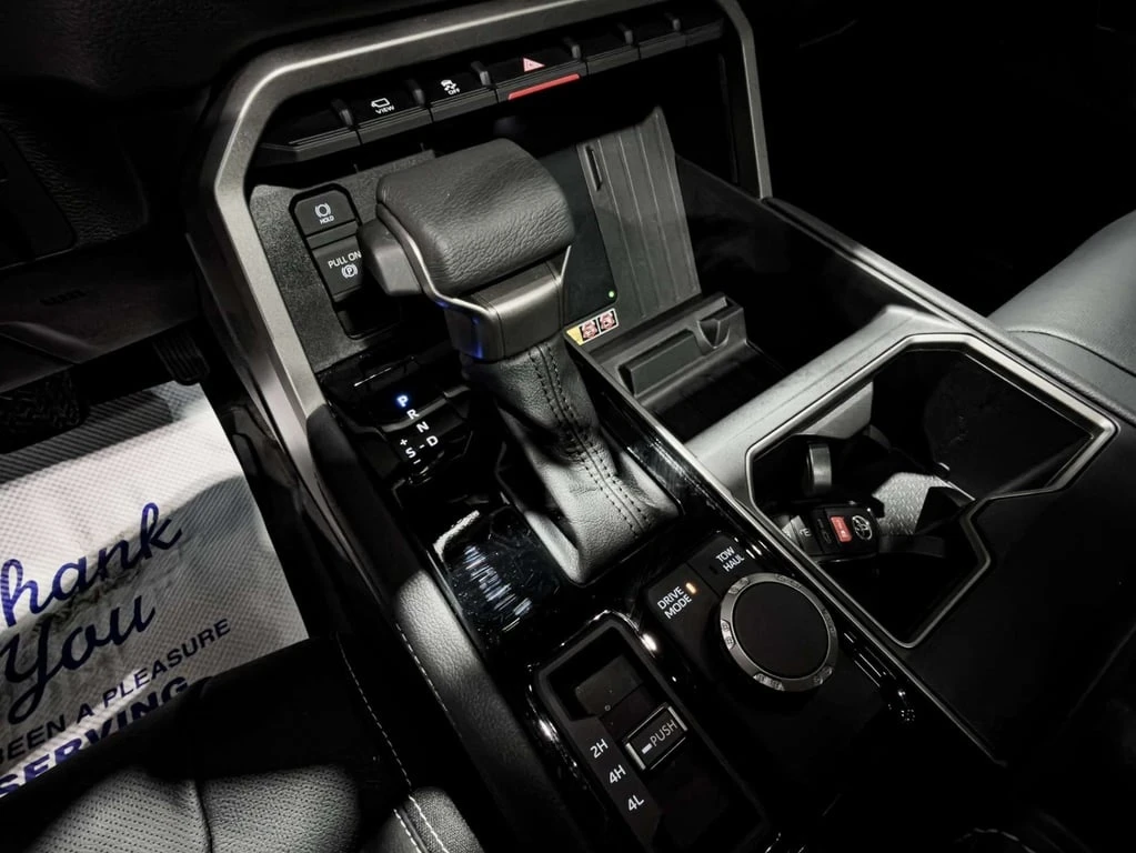 Toyota Sequoia Limited NightShade 85 Series  CARFAX | Mobile.bg � ����������� 15