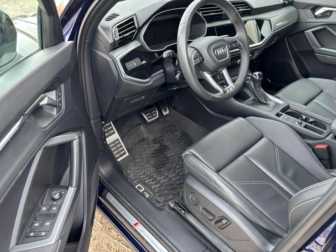 Audi Q3 * Progressiv 45 TFSI * CARFAX * S LINE * 2 КЛЮЧА, снимка 5 - Автомобили и джипове - 54047293