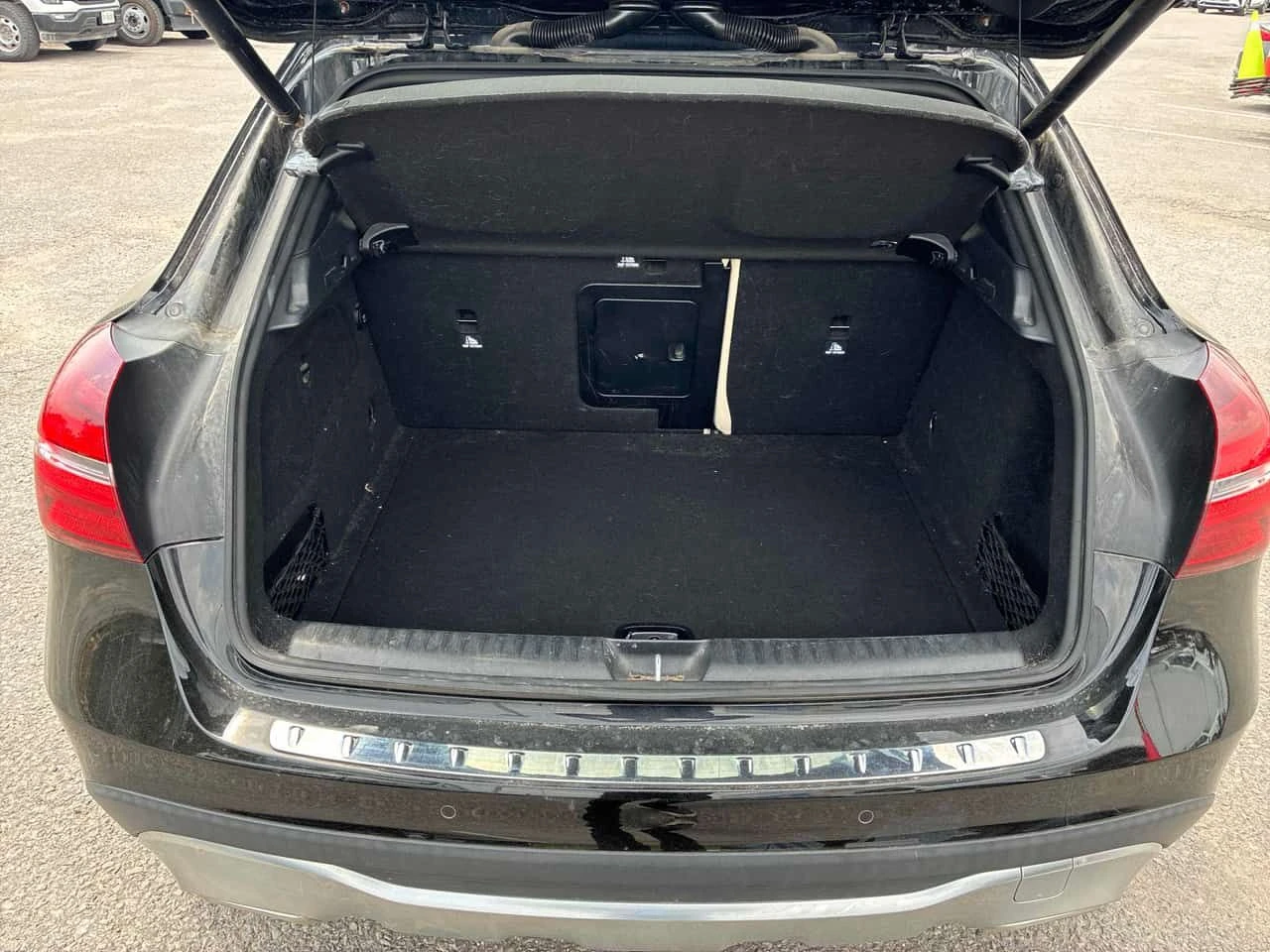 Mercedes-Benz GLA * 250 * АВТОКРЕДИТ * ПРЕДСТАВИТЕЛСТВО НА AUDI, снимка 14 - Автомобили и джипове - 54813409