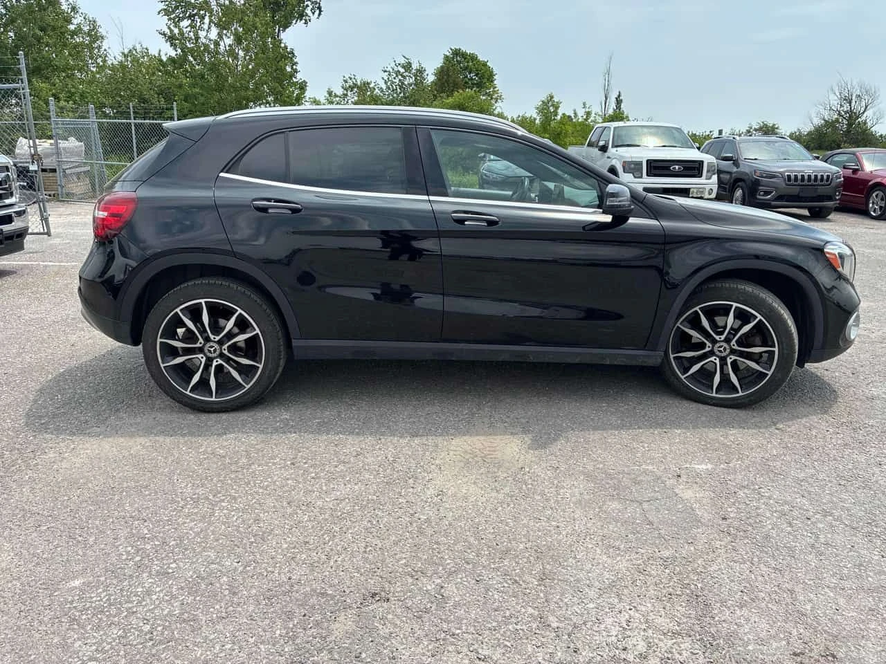 Mercedes-Benz GLA * 250 * АВТОКРЕДИТ * ПРЕДСТАВИТЕЛСТВО НА AUDI, снимка 4 - Автомобили и джипове - 54813409