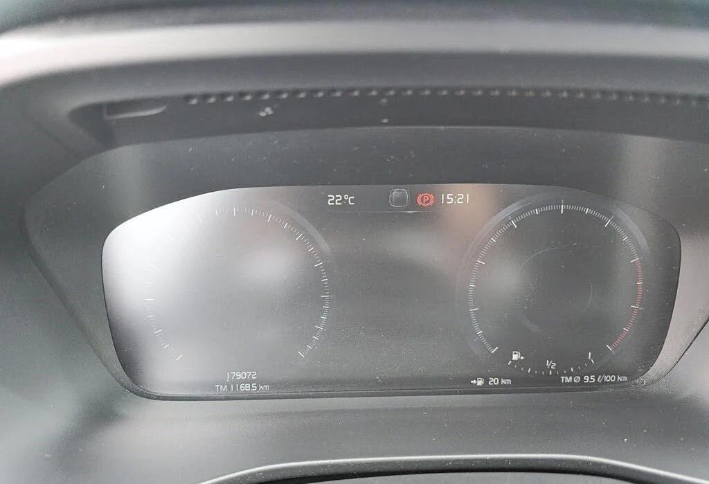 Volvo XC40 2.0 T5 Momentum 4X4, снимка 11 - Автомобили и джипове - 55057615